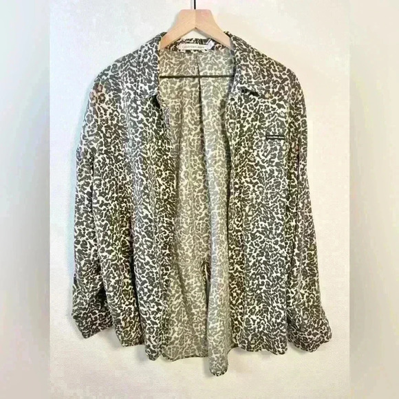 Calvin Klein Jeans | Women's Animal Print Button Down Shirt | Size Large - Picture 6 of 15